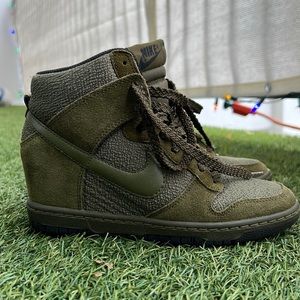 Nike . Size 6 . Green wedge sneaker
